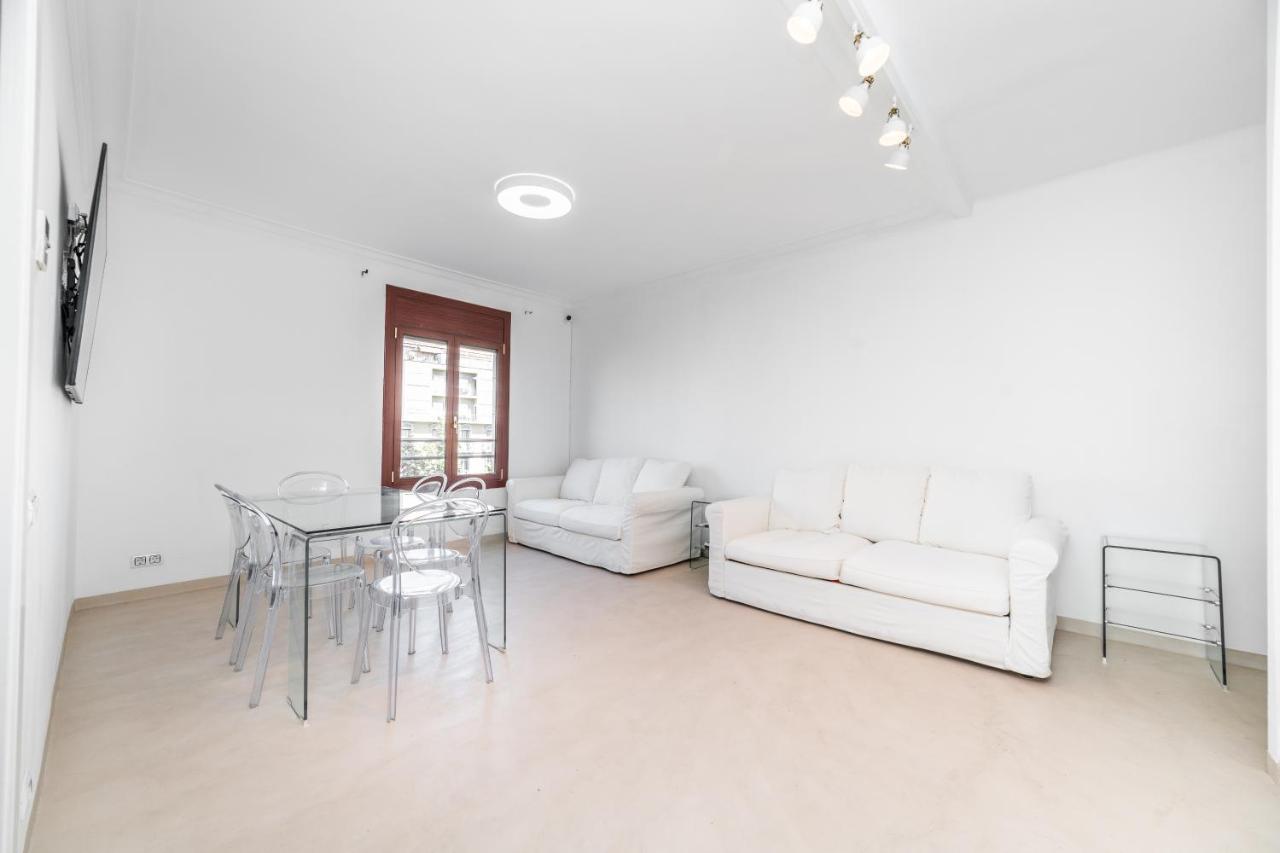 Apartamentos Gran Via 732 Барселона Екстериор снимка